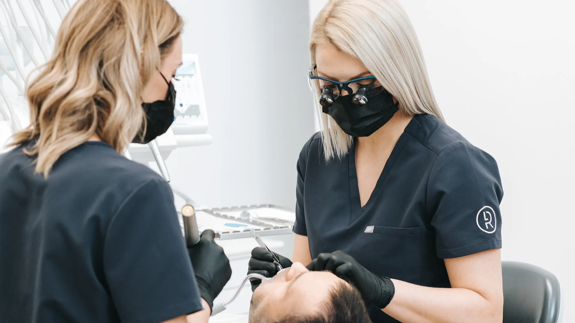 Stomatološki zahvat u LiderDent klinici – precizna i nježna dentalna njega